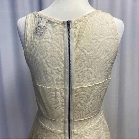 American Rag Charlotte Floral Lace Dress. Size Medium. Creamy Ivory color - Picture 6 of 14
